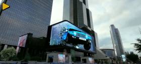 Η φουτουριστική διαφήμιση για το Jeep Wrangler 4xe