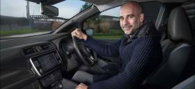 Ο Pep Guardiola βιώνει τον ενθουσιασμό της ηλεκτροκίνησης με το αμιγώς ηλεκτρικό Nissan LEAF